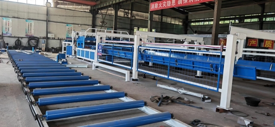 Fully Automatic Pneumatic Welding Fence Machine Mesh Spacing 50 - 200mm