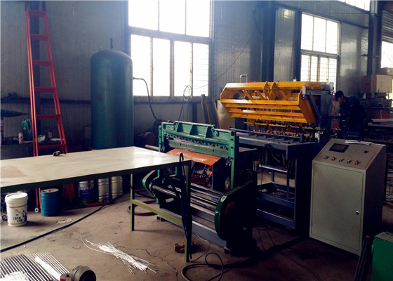Auto Wire Mesh Welding Line 2500mm 45times/Min Accurate Operation