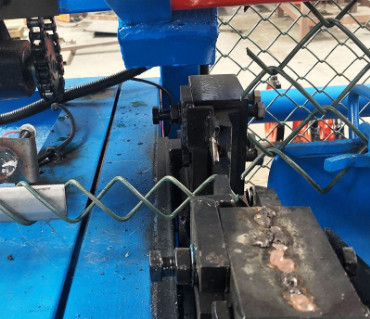 Automatic Double Wire Chain Link Fence Machine PLC Control 4m Length