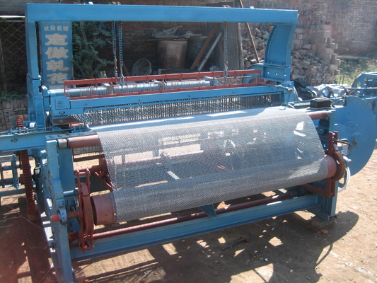5mm 12mm Hydraulic Crimped Wire Mesh Machine 2000mm For Ore Screening