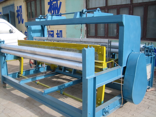 5mm 12mm Hydraulic Crimped Wire Mesh Machine 2000mm For Ore Screening